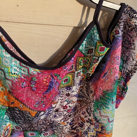 ALMOST FAMOUS Eclectic Graphic Woven Multicolored Cold-shoulder Boho Crop Top - Picture 10 of 13